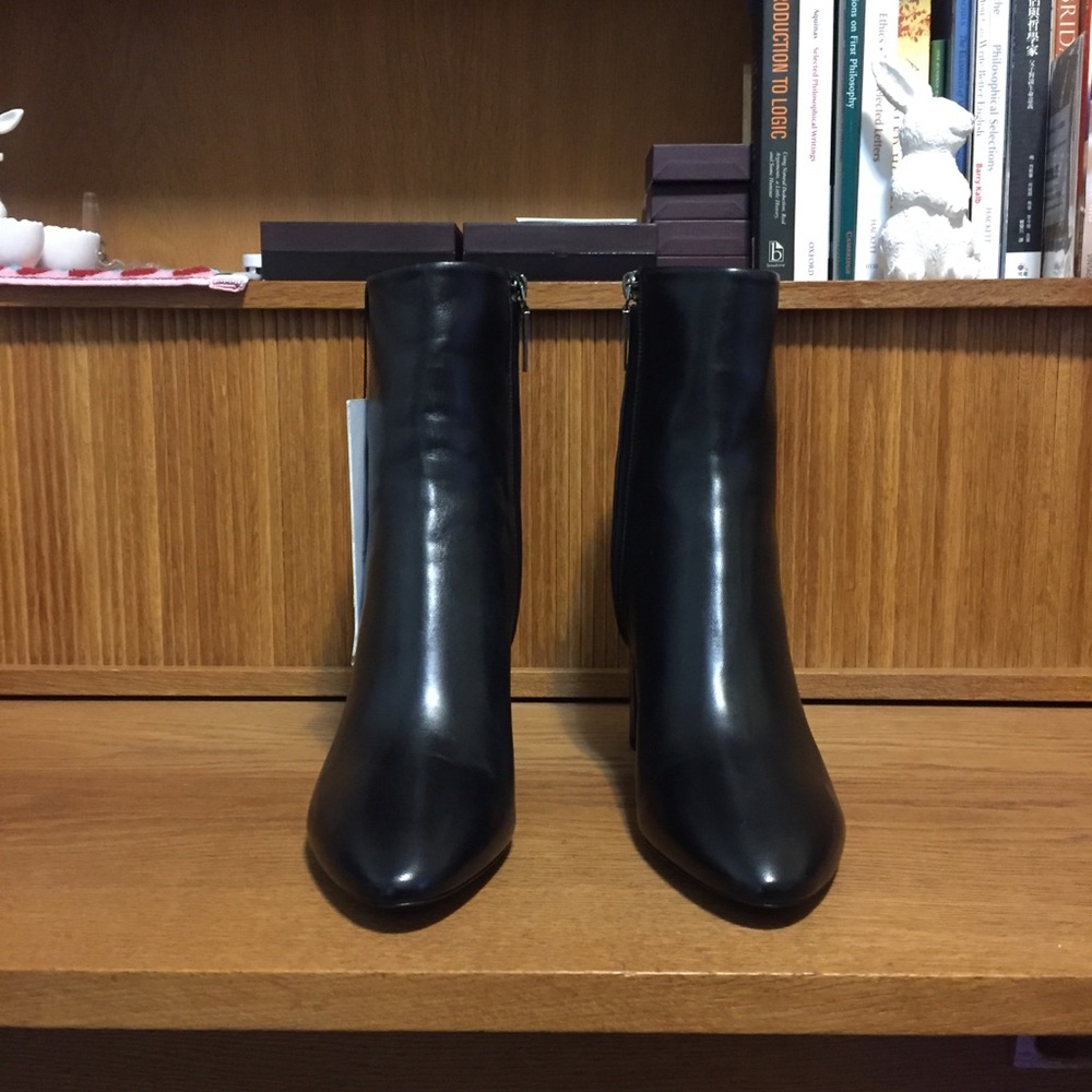 (SOLD) 💖 YSL Lou Ankle Boot size 39 - Picture 4 of 13